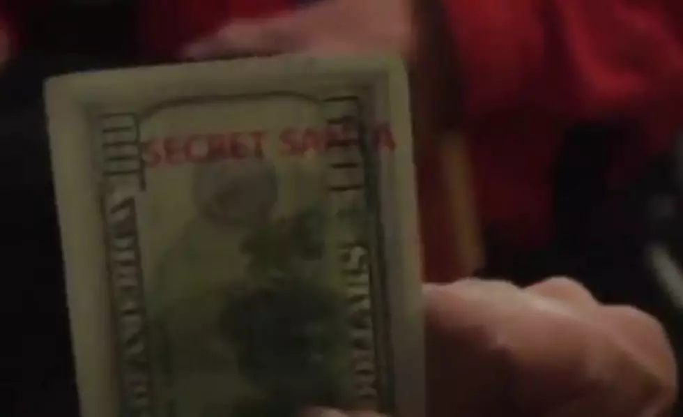 Secret Santa Hands Out $100 Bills to Sandy Victims in New York &#038; New Jersey [VIDEO]