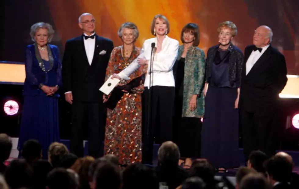 The Surviving Cast of Mary Tyler Moore Show Reunites After 40 Years
