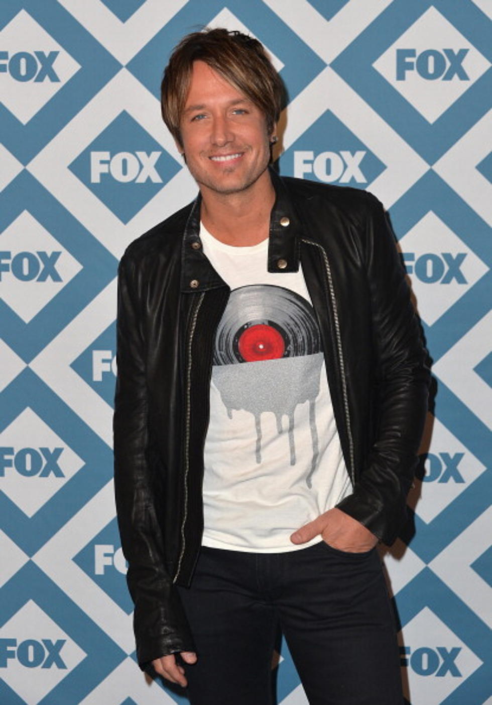 Keith Urban&#8217;s Many T-Shirts on American Idol [PHOTOS]