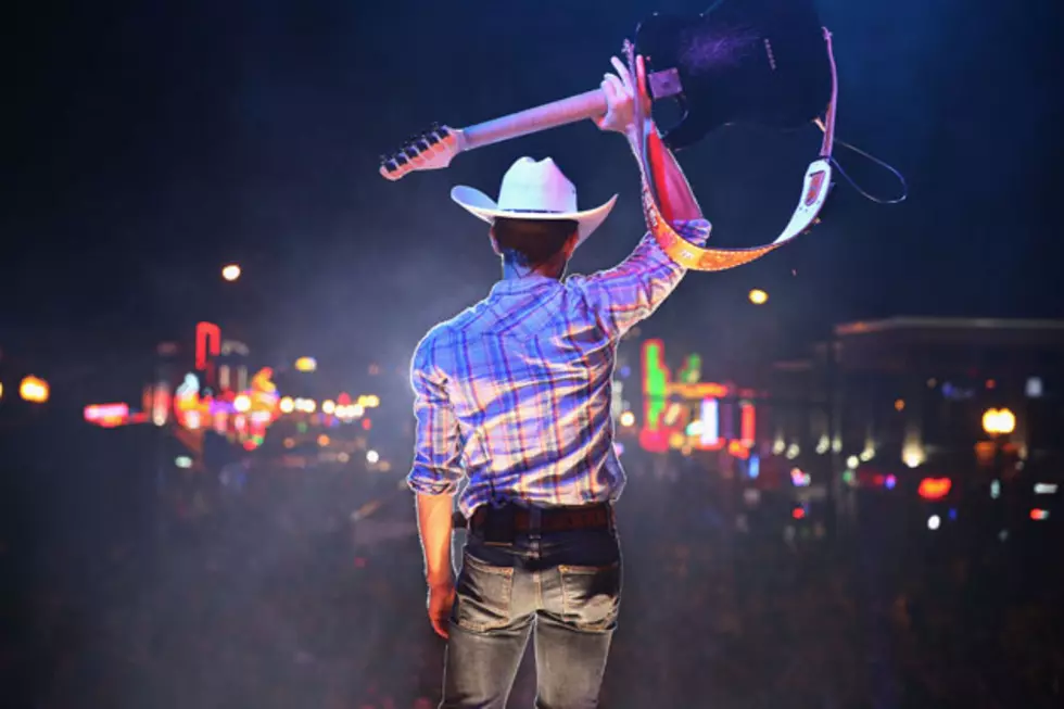 Justin Moore &#038; His Painted Toenails Hit the FrogFest Stage Saturday
