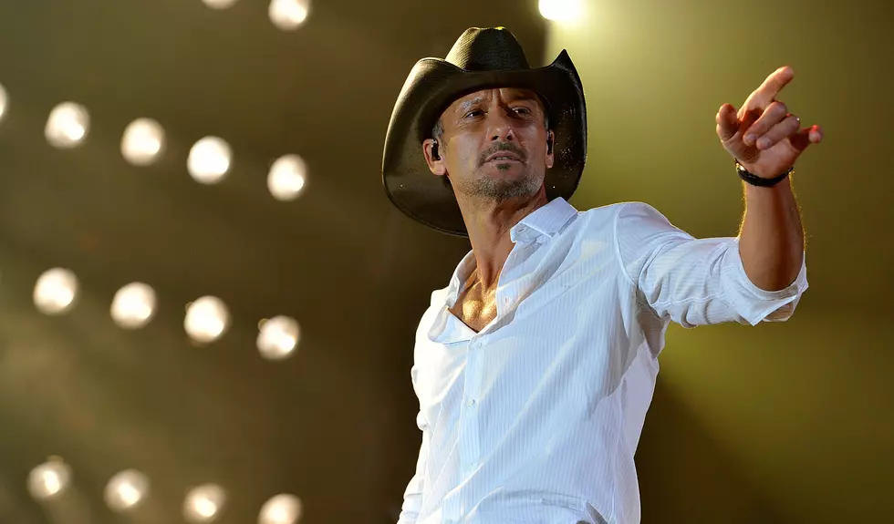 Tim McGraw Works Out on the Road [PHOTO]