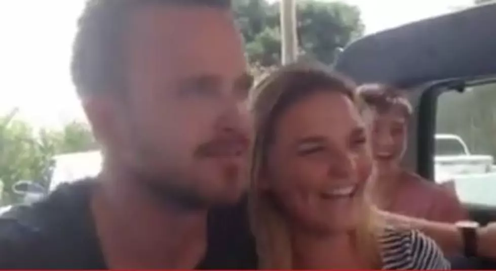 Breaking Bad Star Aaron Paul Meets With Tourists [VIDEO]