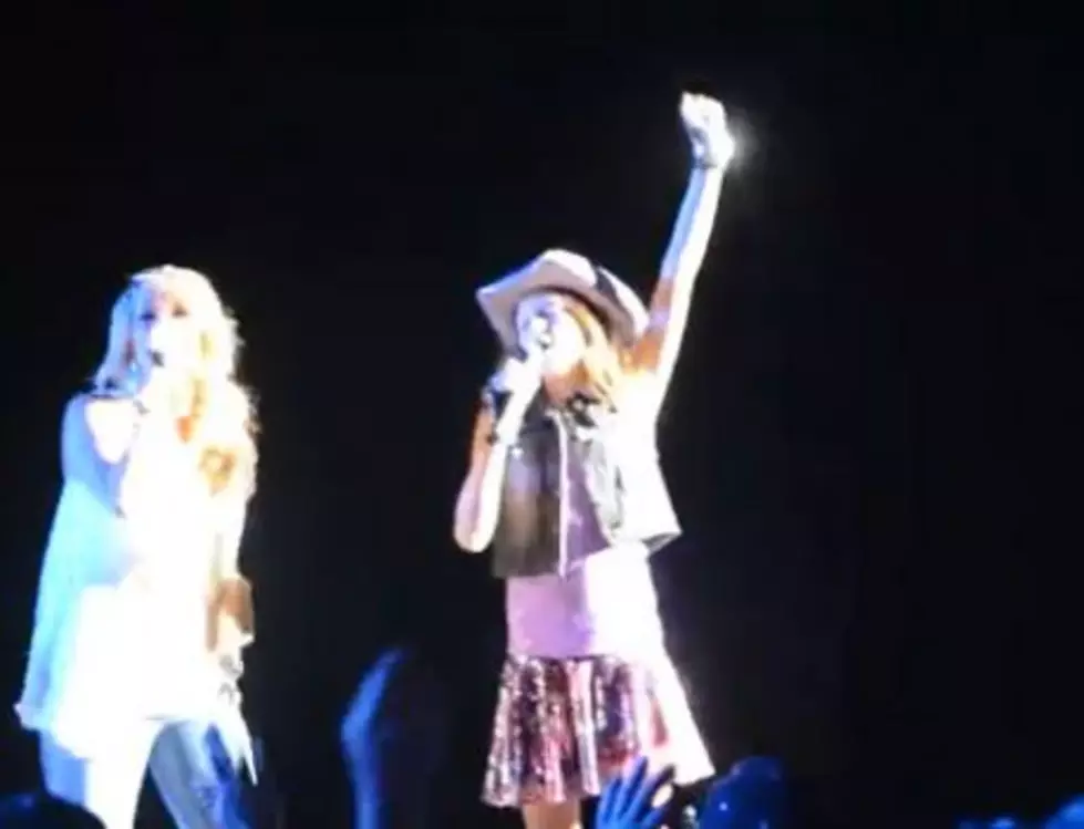 Carrie Underwood Grants Cancer Survivor’s Wish to Sing on Stage [VIDEO]