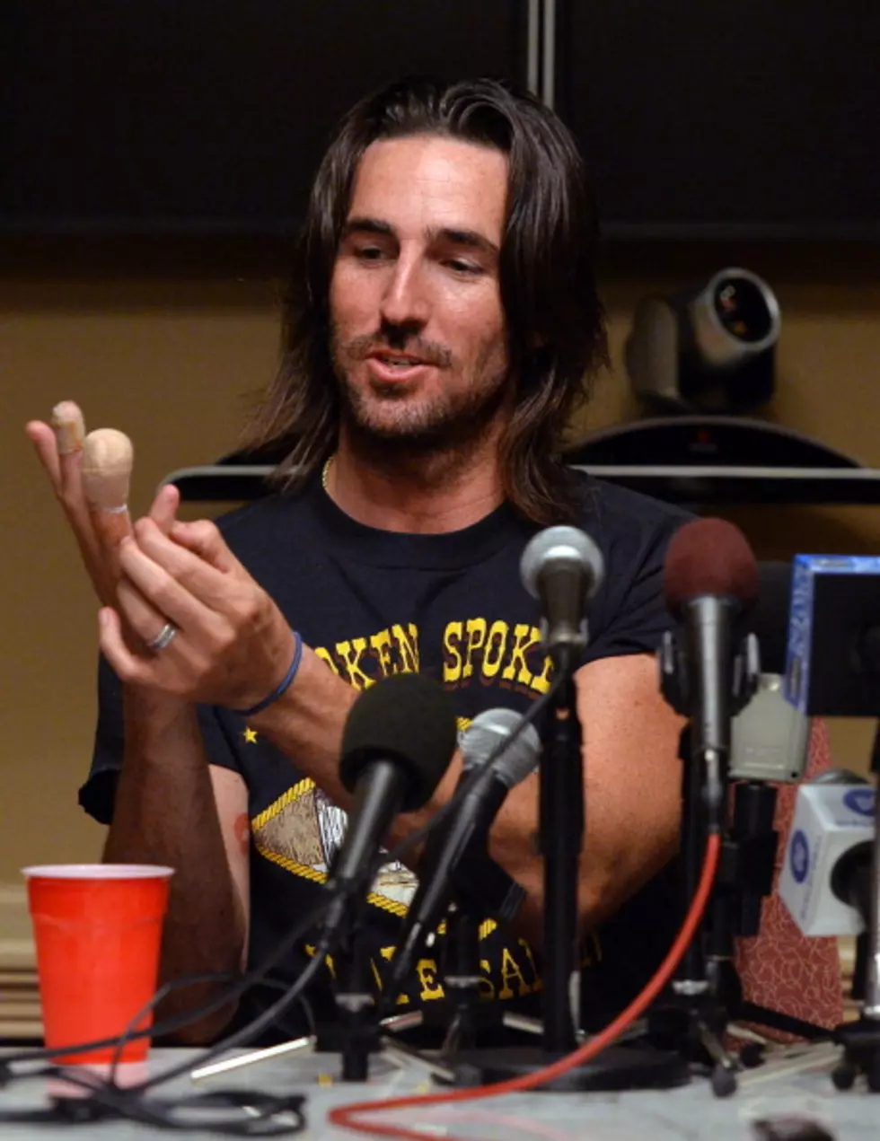 Jake Owen Loses Part of Finger, Shares Gruesome Picture [AUDIO & PHOTO]