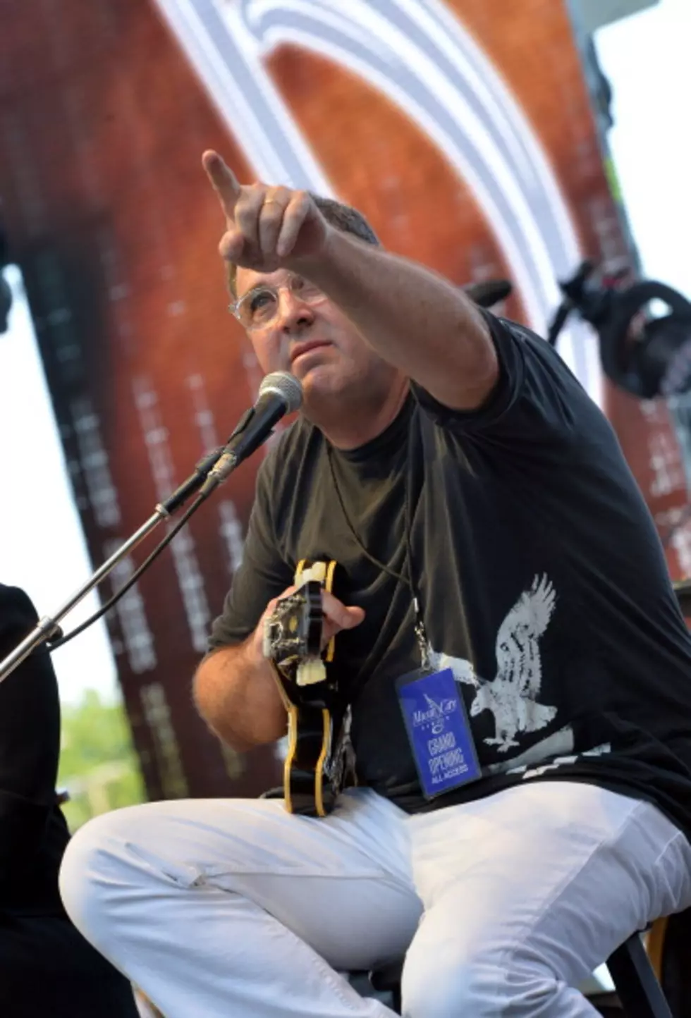 Vince Gill Concert Picketed by Westboro Baptist Church NSFW [VIDEO]
