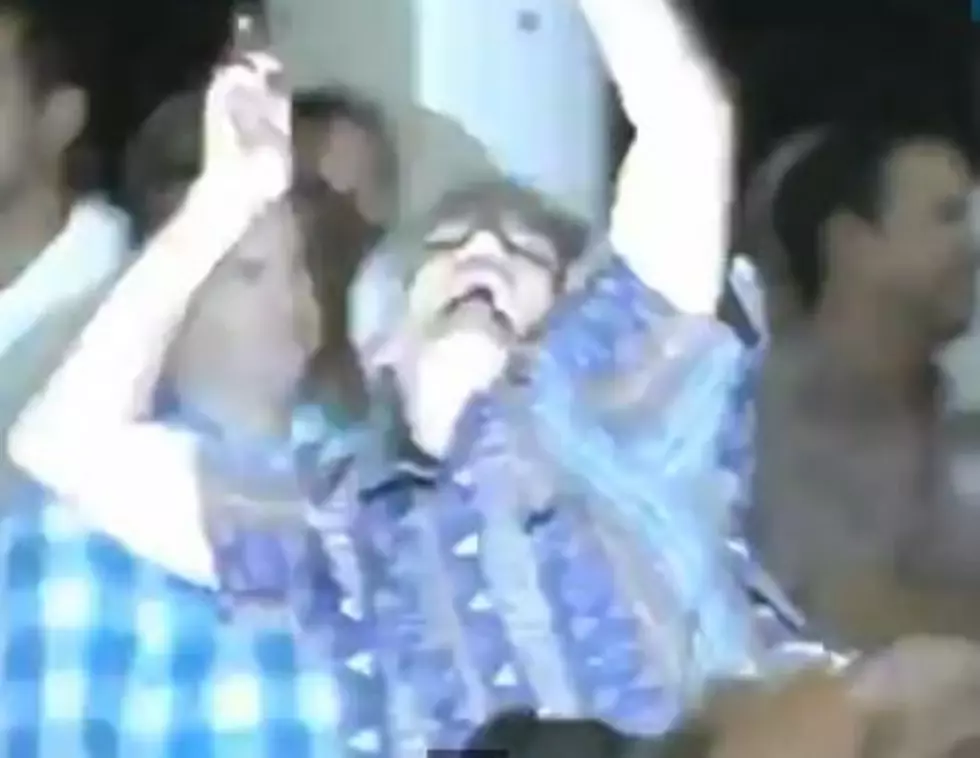 Watch Guy Dance Around Wildly at Willie Nelson Concert [VIDEO]