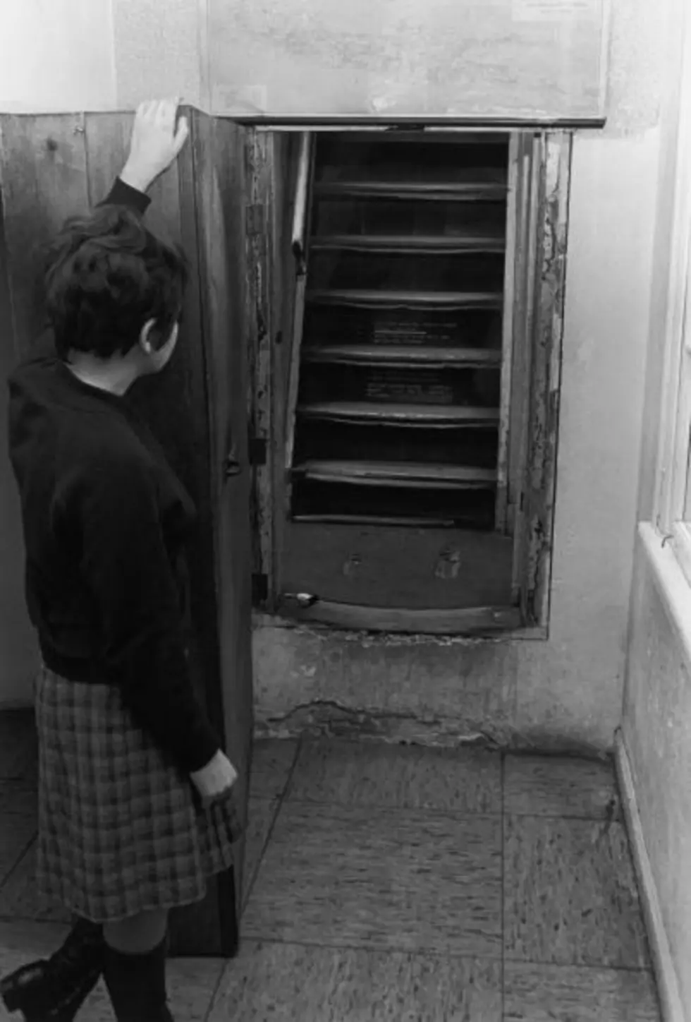 Family Finds Hidden Staircase That Leads To Creepy Secret [PHOTOS]
