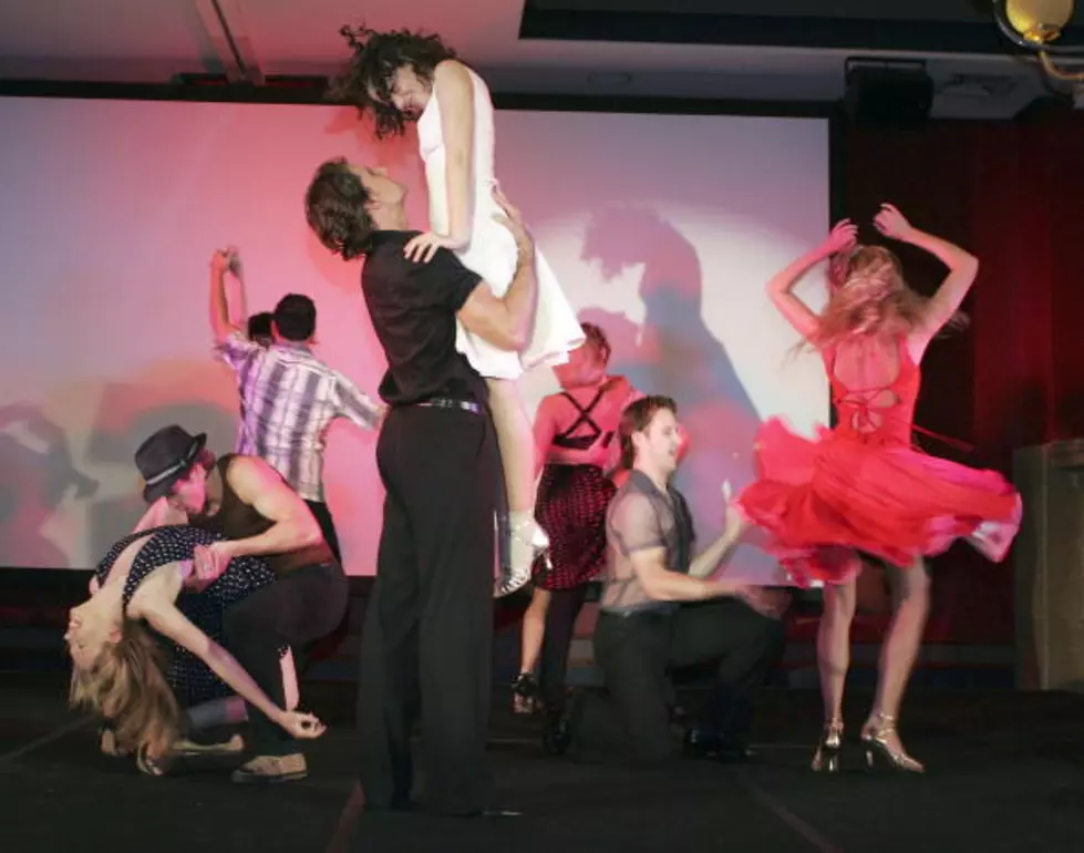 Newlyweds Recreate Final Scene in ‘Dirty Dancing’ at Wedding [VIDEO]