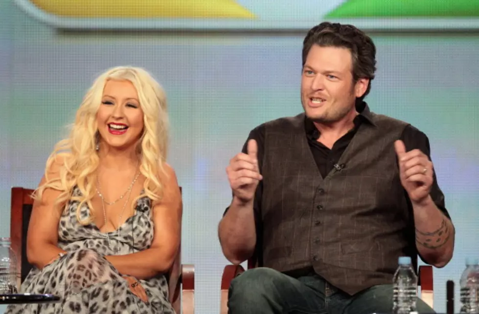 Christina Aguilera Give Blake Shelton &#8216;Quacky&#8217; Christmas Gift [VIDEO]