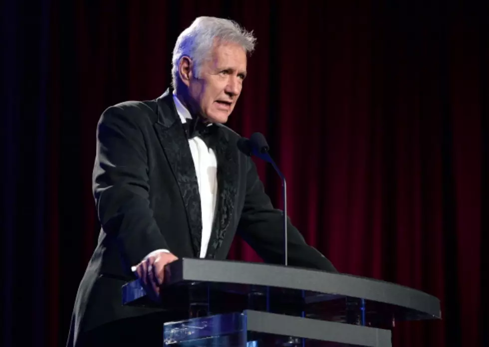 Alex Trebek Gets Called Out On Choice Of Clothes [VIDEO]