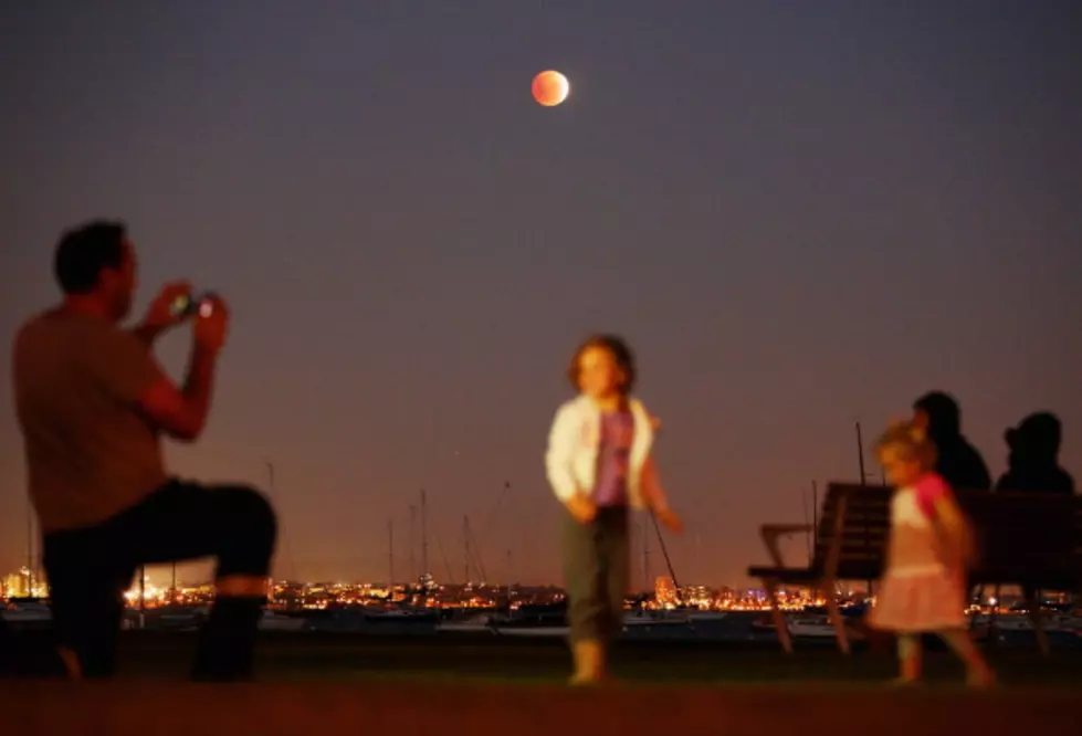 Photos of The Blood Moon Eclipse From Around the World