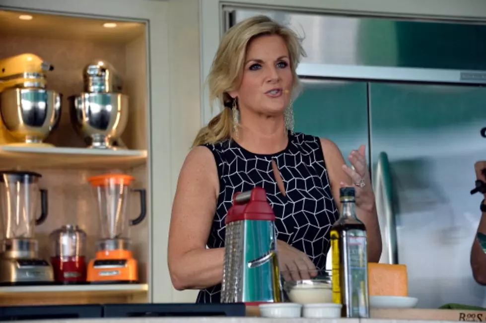 Trisha Yearwood Shows You How To Make The Best Burgers [WATCH]