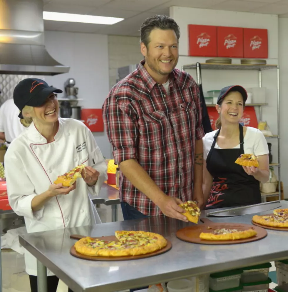 Polly Tests Blake Shelton Inspired BBQ Pizza at Pizza Hut [VIDEO]