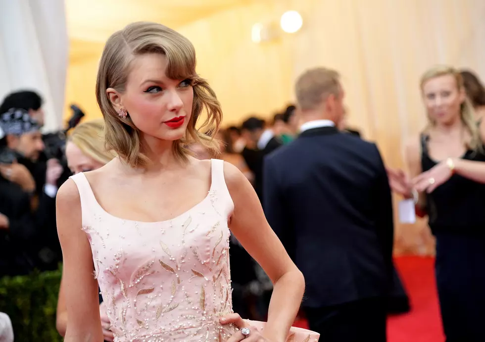 Taylor Swift Sings For A Young Boy With Cancer [VIDEO]