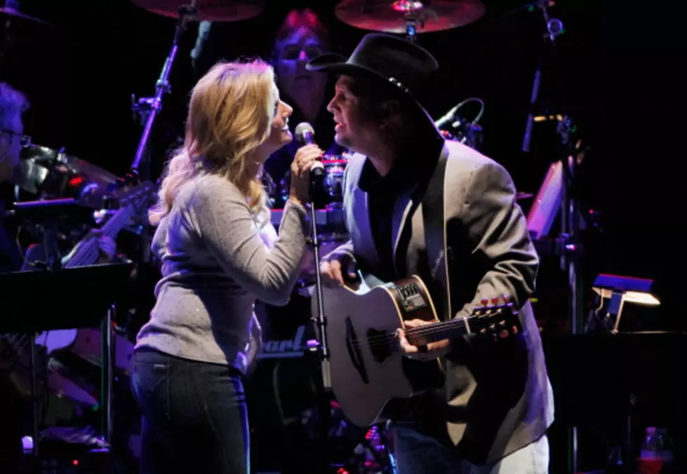 Garth Brooks and 16,000 of His Closest Friends Sing Happy Birthday to Trisha Yearwood at Atlanta Concert [VIDEO]