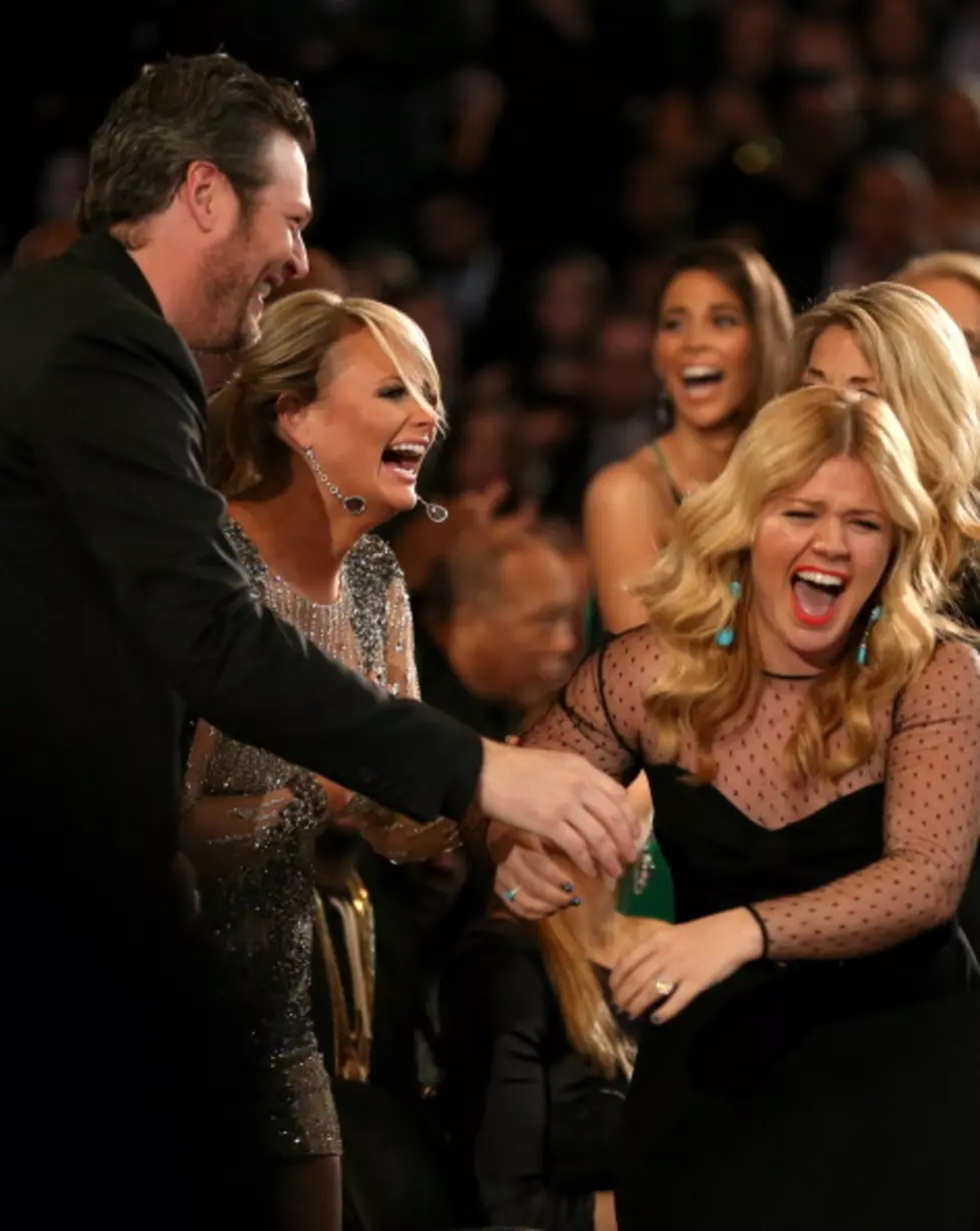 Best Aunt and Uncle Award Goes To Blake Shelton and Miranda Lambert For Awesome Gift [PHOTO]