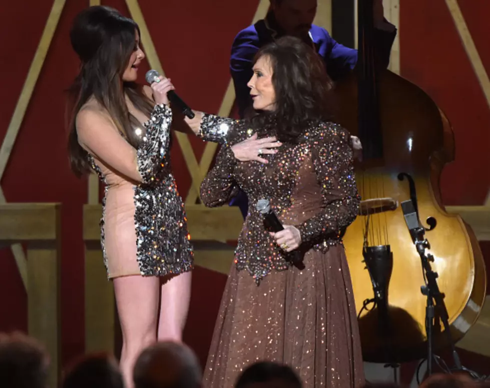 Kacey Musgraves Loses Her Panties at CMA Awards [VIDEO]