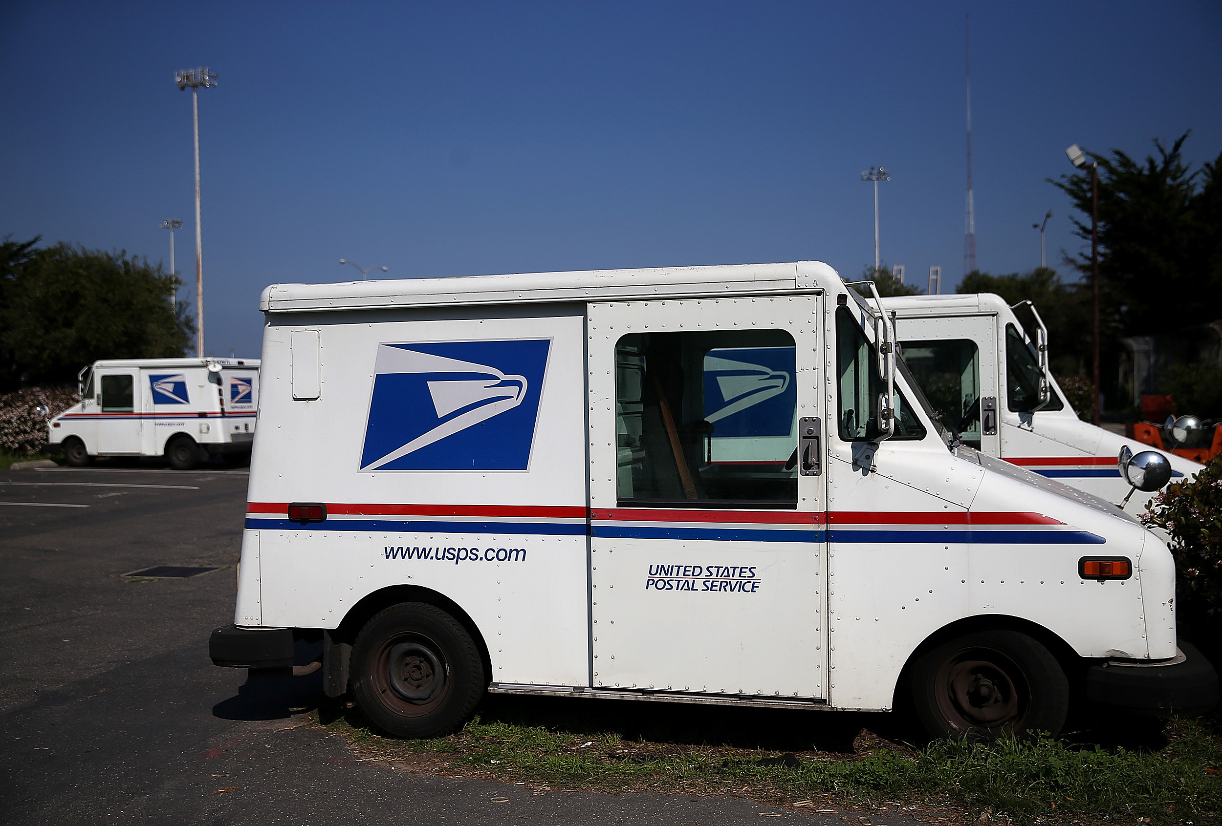 USPS Seeking To Retire Old Mail Trucks