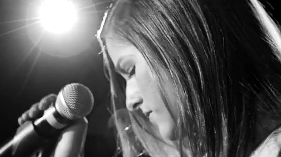 Cassadee Pope Covers Bon Jovi's 'Bed of Roses'