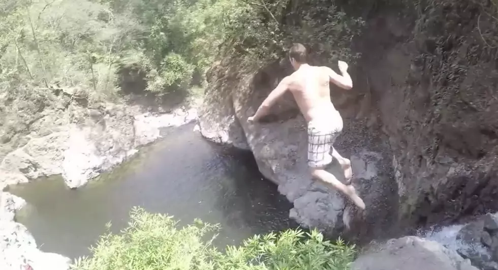 Tom Brady&#8217;s Cliff Jump Makes Pats Fans Go Nuts! [Video]