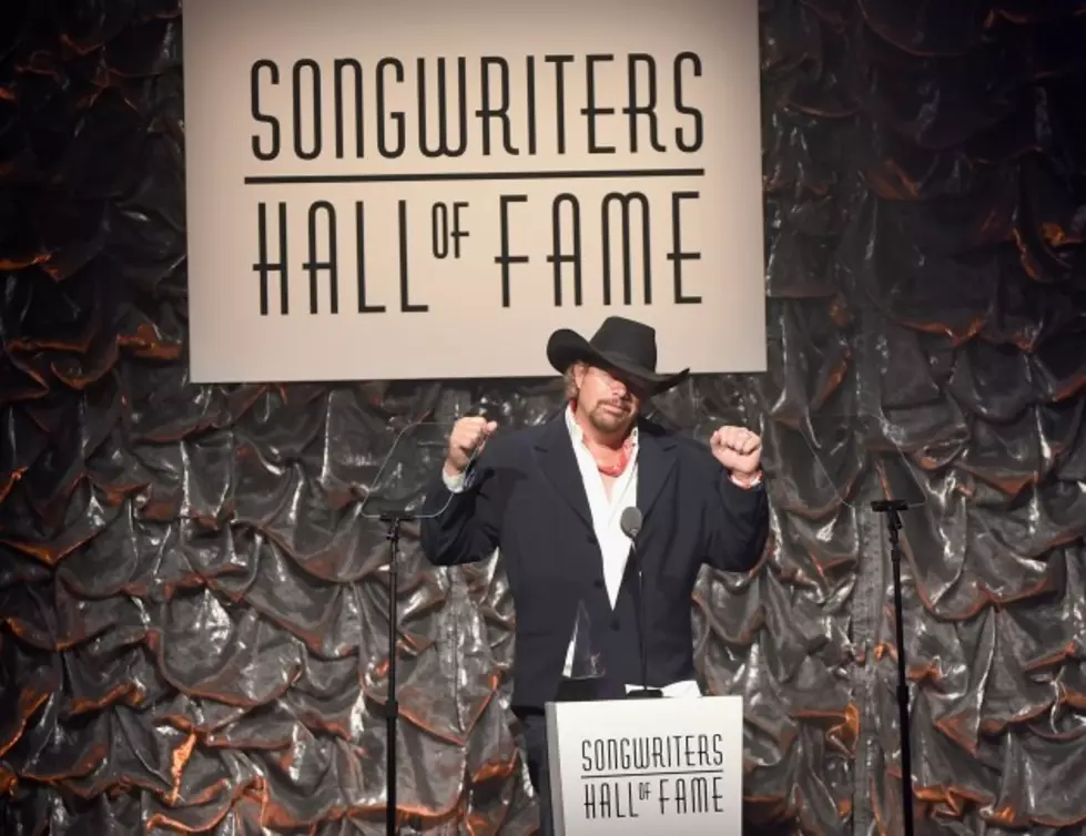 Celebs Congratulate Toby Keith on Induction to Songwriters Hall of Fame [Video]