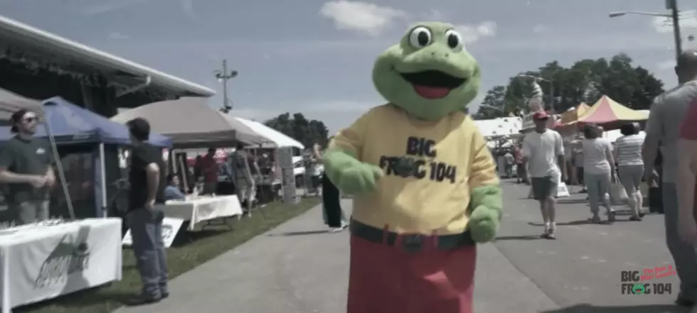 Jeremiah Does the Strut at FrogFest 2015 [Video]