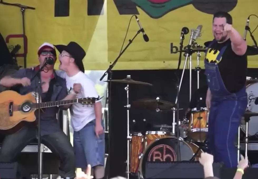 Trailer Choir Rocks the Beer Gut With Two Boys With Down Syndrome at FrogFest [VIDEO]