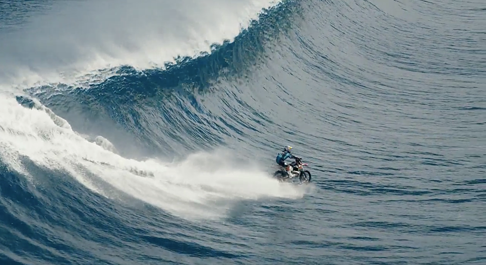 Motorbike Stunt Rider Defies Death in Tahiti on a Wave [Video]
