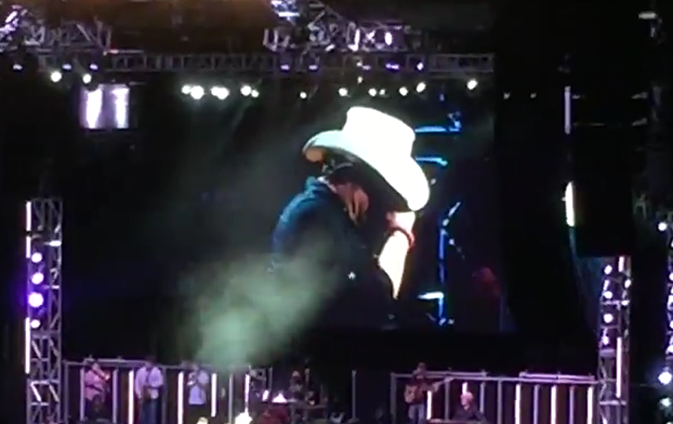 Toby Keith Breaks Down in Tears on Stage [VIDEO]