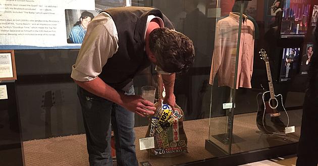 Big Frog Is In the Country Music Hall Of Fame Thanks to Blake Shelton