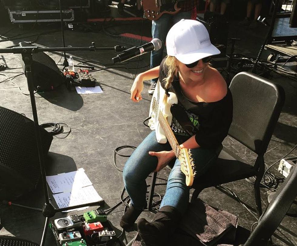 Injured Ankle Won’t Stop Lindsay Ell From Playing FrogFest 28