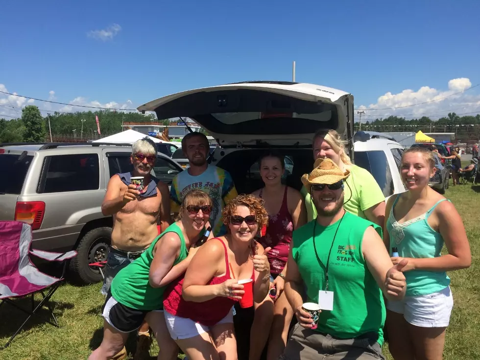 Show Us Your Tailgate At FrogFest