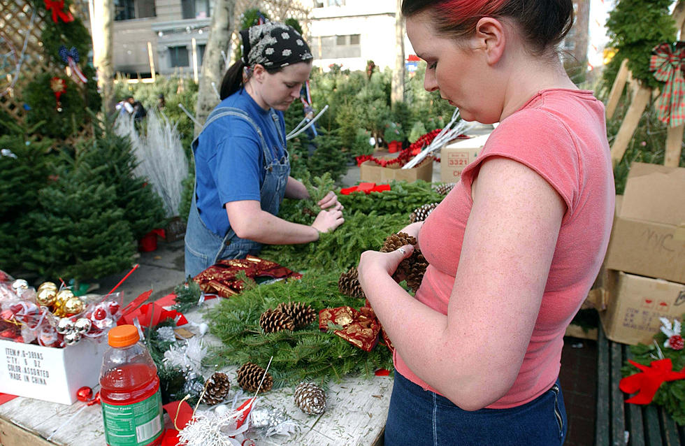 Kids Can Decorate Their Own Wreaths This Weekend in CNY
