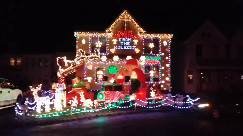 Rome Couple Lights Up the Neighborhood For Christmas