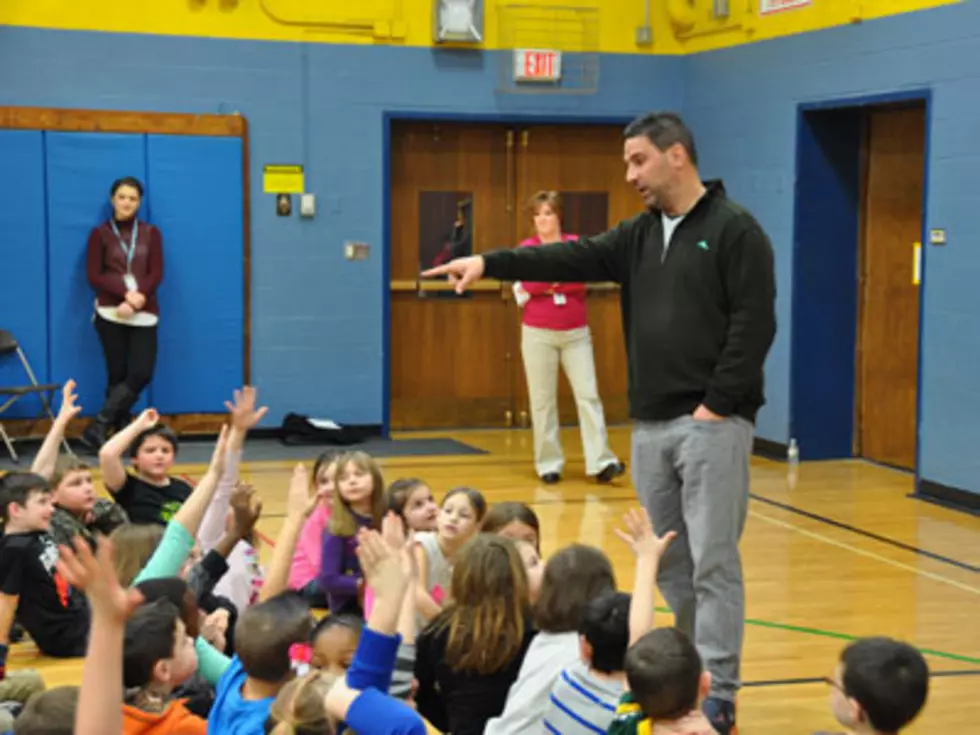 NFL Coach Brian Angelichio Visits Barringer Road Elementary