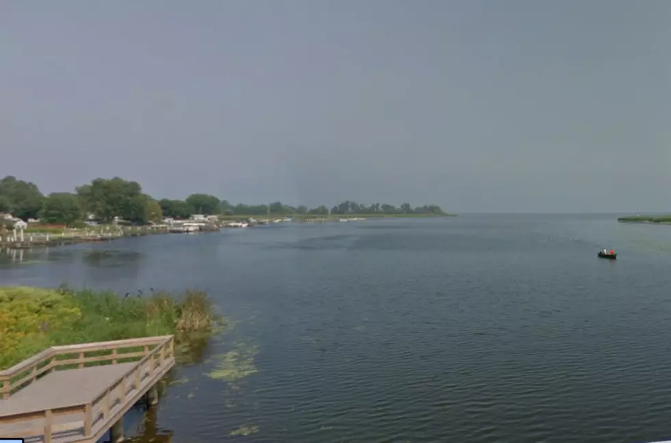 Strange Lights Appear Over Lake Ontario