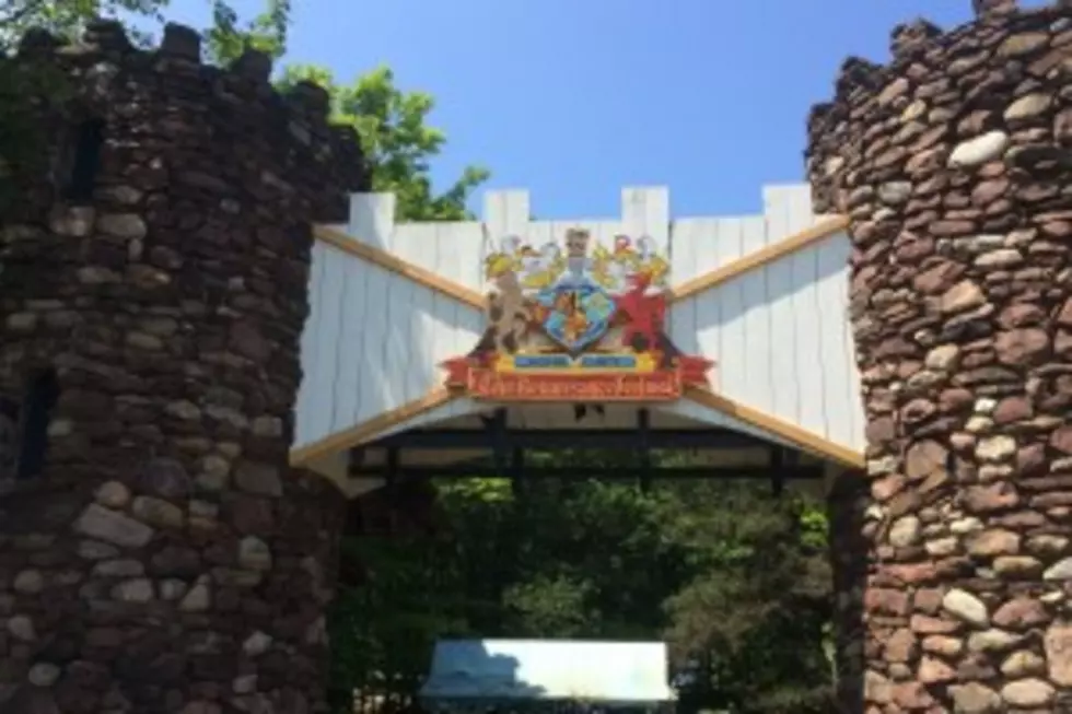 Watch The Queen Arrive At The Sterling Renaissance Festival