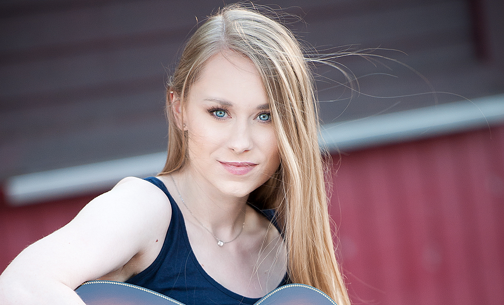 Alyssa Trahan Of Rochester Scores Nashville Record Deal