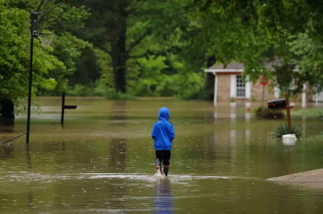 Father&#8217;s Punishment for Bully Son: Run to School In The Rain