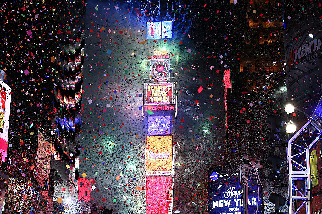 video of times square ball drop 2022