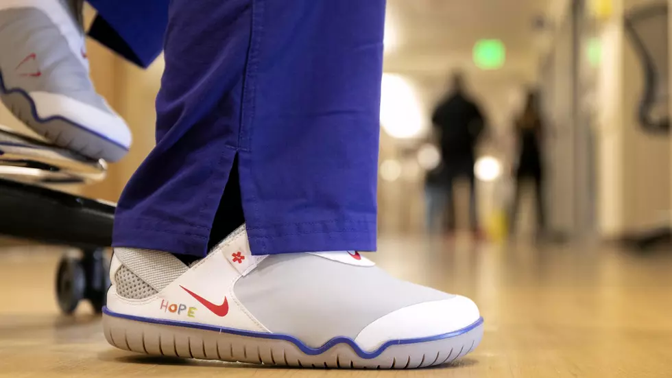 Nike Donating 30,000 Pairs of Shoes to Nurses in the U.S.