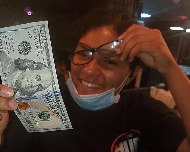 Diner Tips Utica Waitress $100 To Replace Broken Glasses