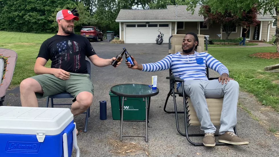 Brad Paisley Has a Beer With Best Friends After Viral Message