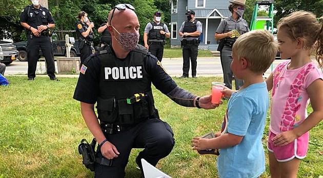 Parade of Police Stop By 4 Year-Old&#8217;s Lemonade Stand