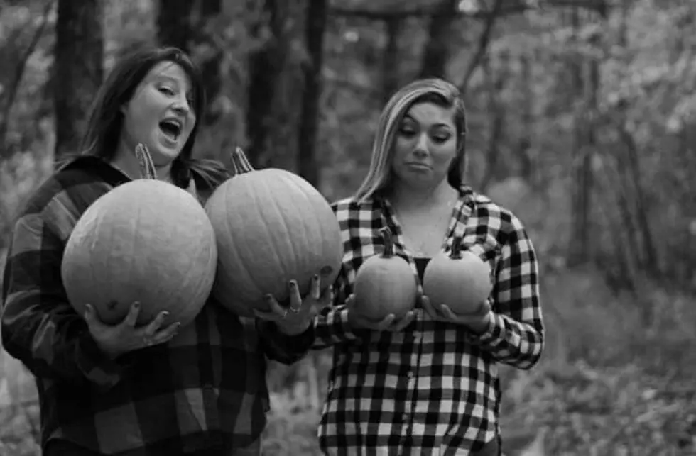 Best Friends Capture Life in Hilarious Photo Shoot