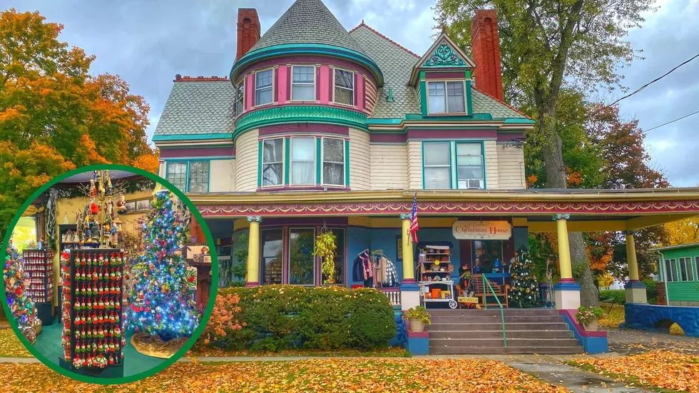 Holiday Heaven: Stroll Through Nearly 1 Million Decorations at The Christmas House