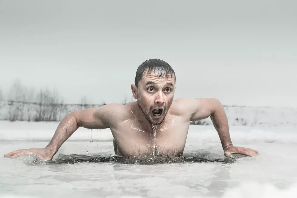 PHOTO: Hard Core New Yorkers Spend Chilly Day at Upstate Beach