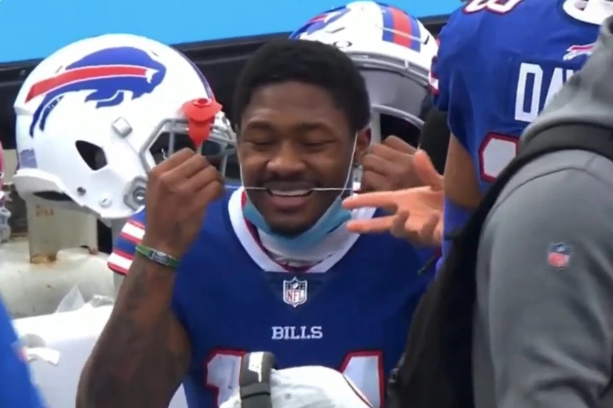Bills' Stefon Diggs Proves There's No Bad Time to Floss