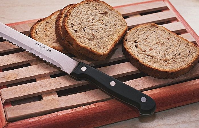 Loop Bread Knife