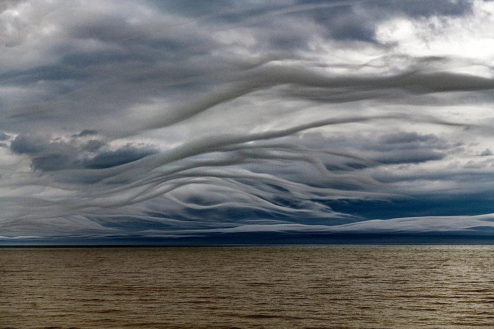 Rare Tentacle Looking &#8216;Asperatus&#8217; Clouds Captured Over Lake Ontario